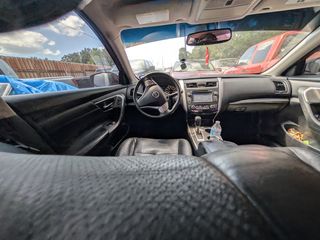 2015 Nissan Altima 2.5 SL - Interior Steering Wheel With Keys Image